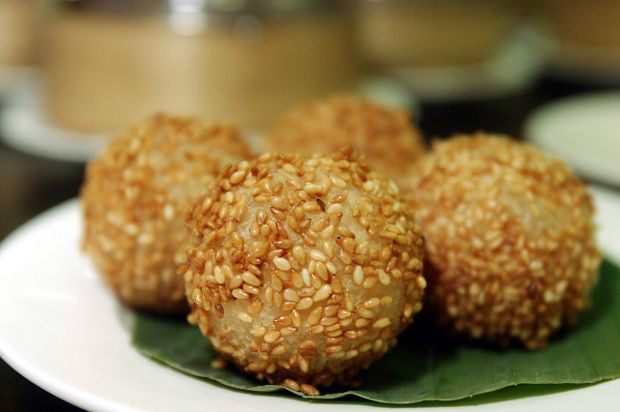 Glutinous rice balls with black sesame filling