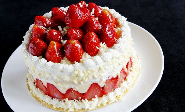 fraisier strawberry cake