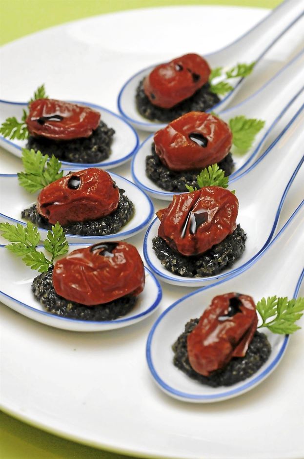 The semi-dried tomato and black olive tapenade was the amuse bouche of the day.