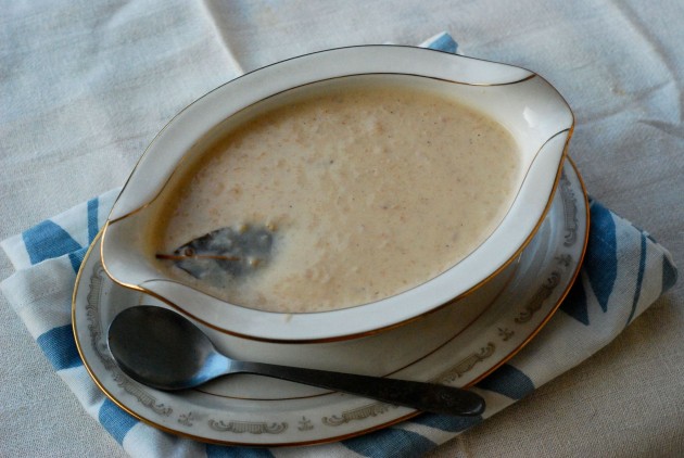 Bread sauce relies on breadcrumbs to thicken it. – Filepic