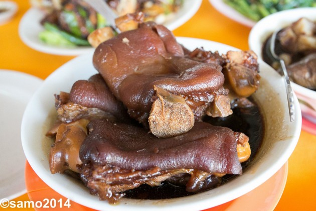 Pak Thong’s braised pork trotters is the best in the Klang Valley.