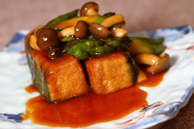 Braised Homemade-Spinach Bean Curd with Shimeji Mushroom and Vegetable.