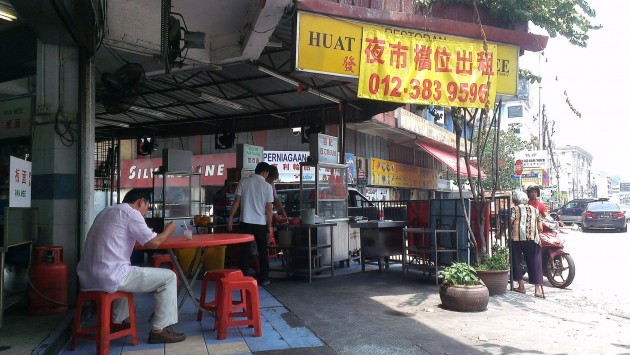 Huat Kee fishball noodles stall, off Jalan Loke Yew.