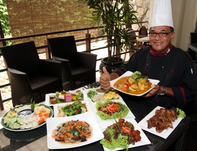 Chef Din showing off some of the items on the Ramadan bazaar buffet at the Kota Permai Golf and Country Club.