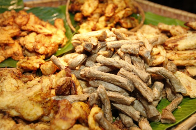 Keropok lekor and other local fritters are available.