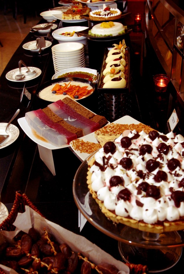 There is a variety of both local and Western desserts.