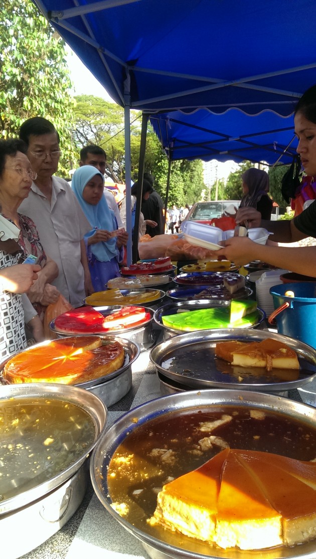 The Rasa Puding stall sells up to 30 trays of pudding a day.