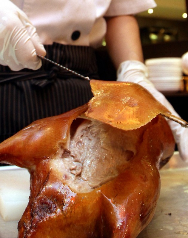 Dragon-i employs chefs from China, who will slice exactly 108 pieces of the freshly roasted Peking duck in front of the customers before serving.