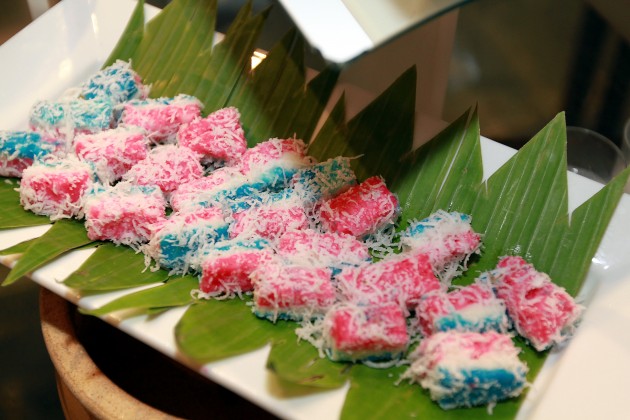 A traditional Indonesian kueh called Gurundil.