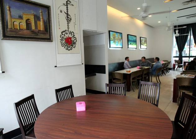 he interior of the Al-Amin Xinjiang Muslim Restaurant in SSTwo Mall is clean, tidy and able to seat 120 to 150 guests.