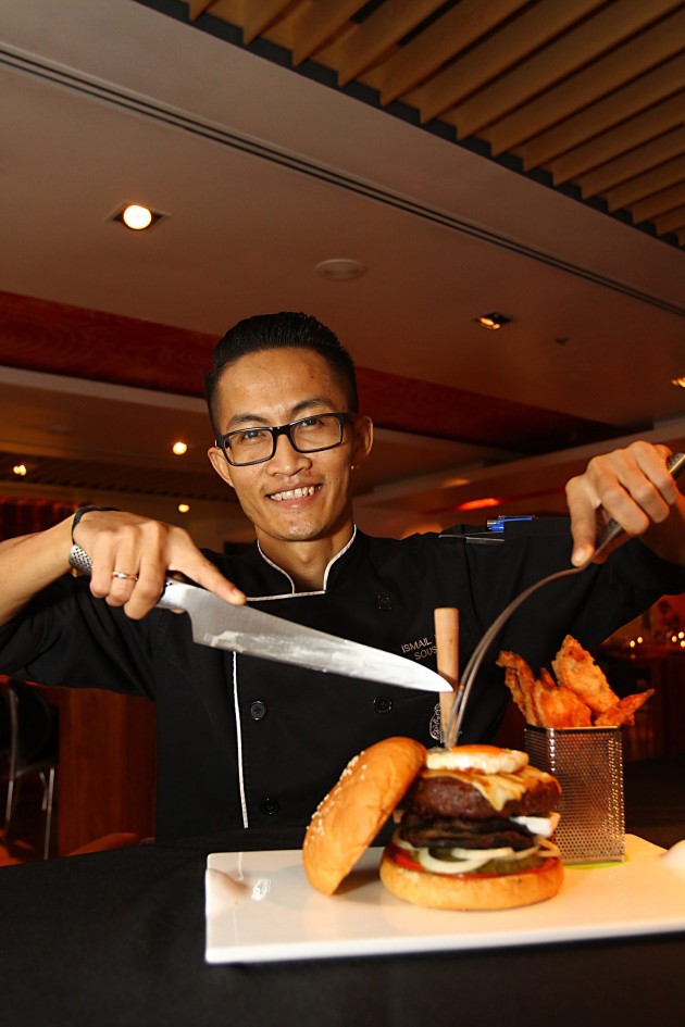 Hotel Istana sous chef Ismail Yusoff posing with the Urban Tower Burger