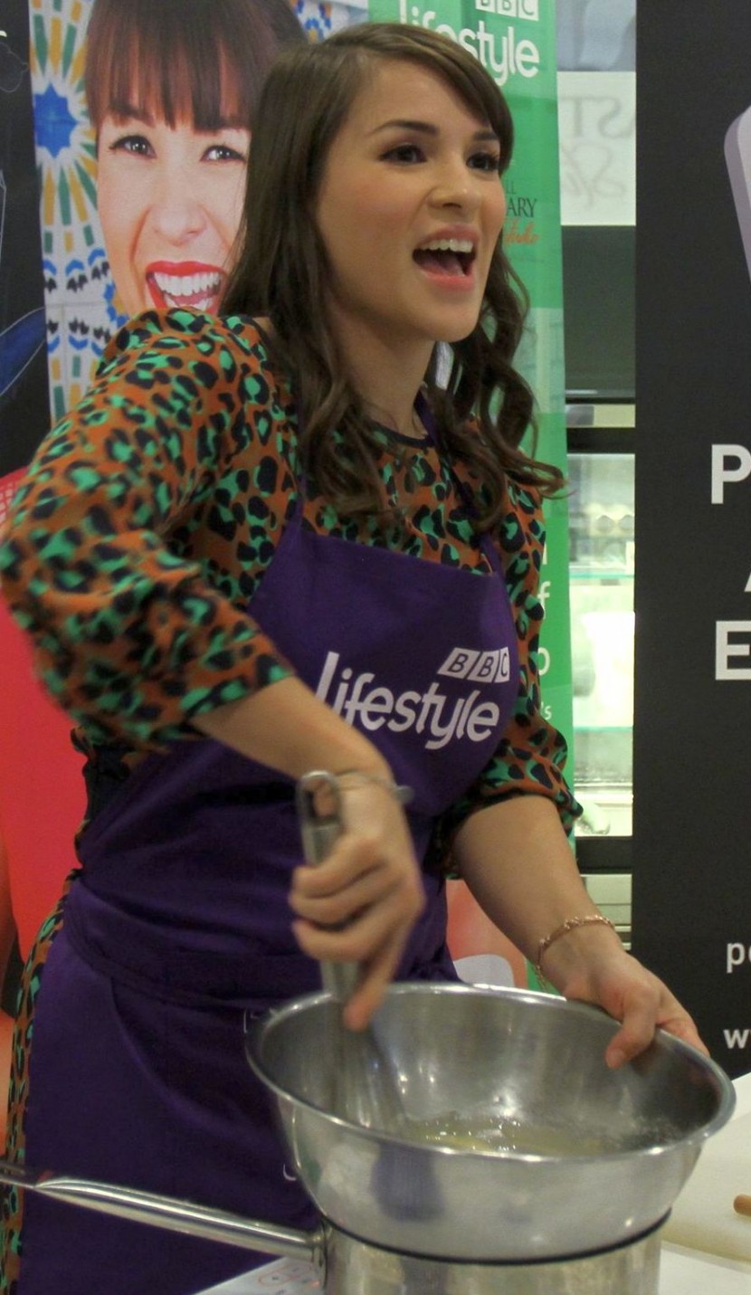 Khoo mixing the ingredients during her hands-on cooking class for her fans in Kuala Lumpur.