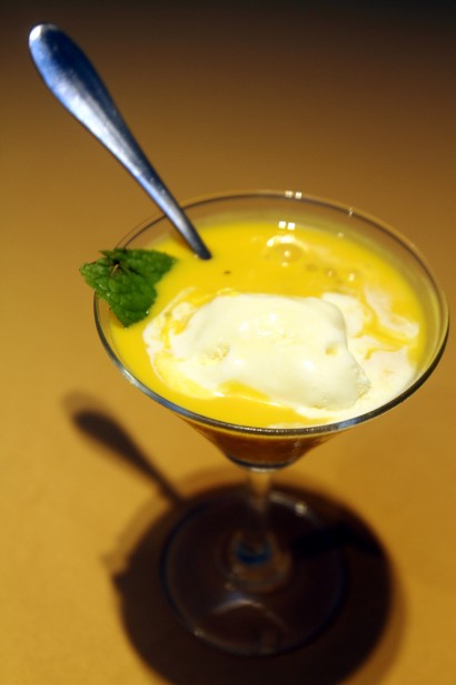 The creamy Sweetened Pumpkin Puree with had a dollop of vanilla ice cream that sweetened the pumpkin puree with sago.