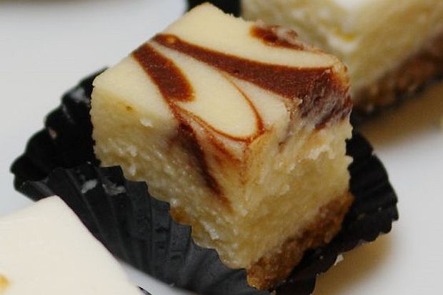 Mascarpone Chocolate Swirl Cheesecake