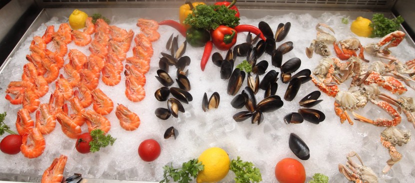 The seafood bar has a variety of seafood for your selection of appetisers.