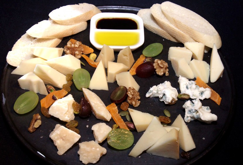 Cheese Platter with a selection of Italian cheese, gorgonzola, parmesan, pecorino, montasio provolone, asiago served with aged balsamic, dried fruit and toasted country bread.