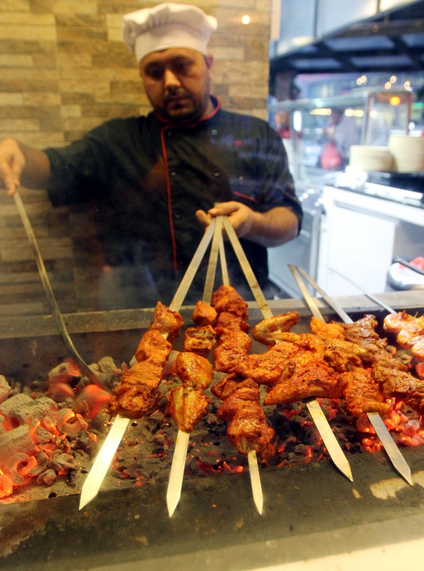 Expert at the grill: Head of the kitchen, Sami Ullah from Pakistan, grilling the Chicken Tikka.