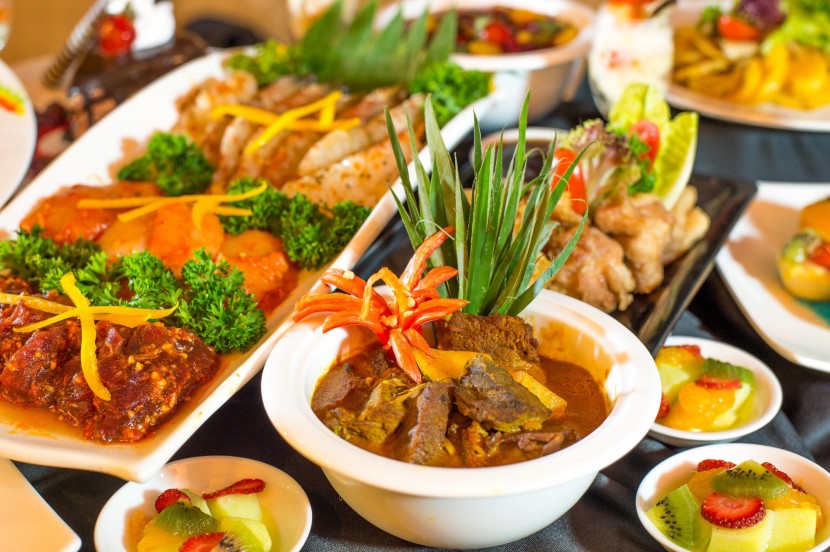 Grilled from Land to Sea: Select from marinated beef with Cajun sauce, BBQ chicken, farm prawns, chipolatas sausages, mabong fish berempah or stingray with air asam to be cooked to your preference.