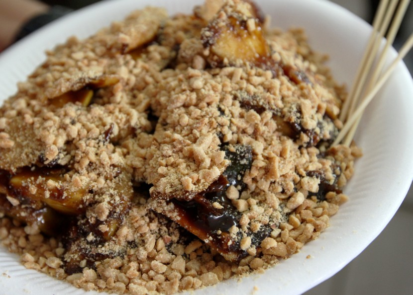 Much-loved snack: Ateng Rojak’s mouthwatering rojak buah.