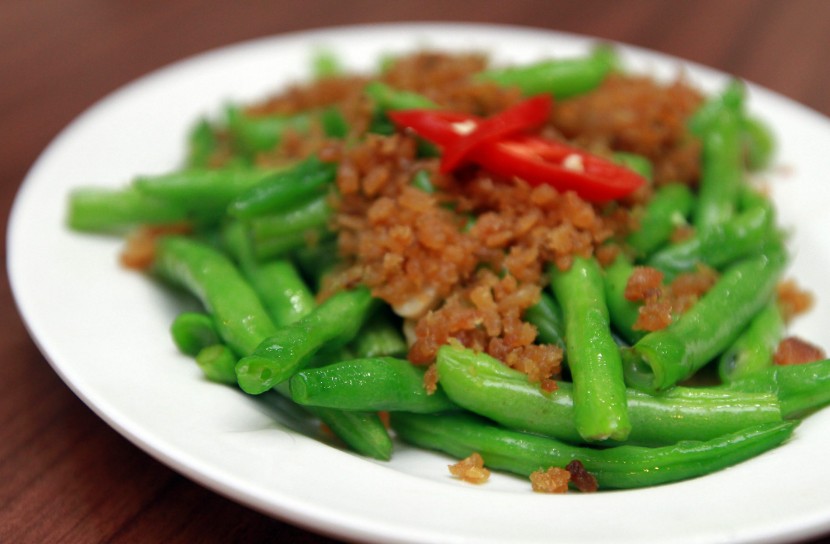 The French beans is crunchy and the fried shrimp floss adds delicious flavours to the dish. 
