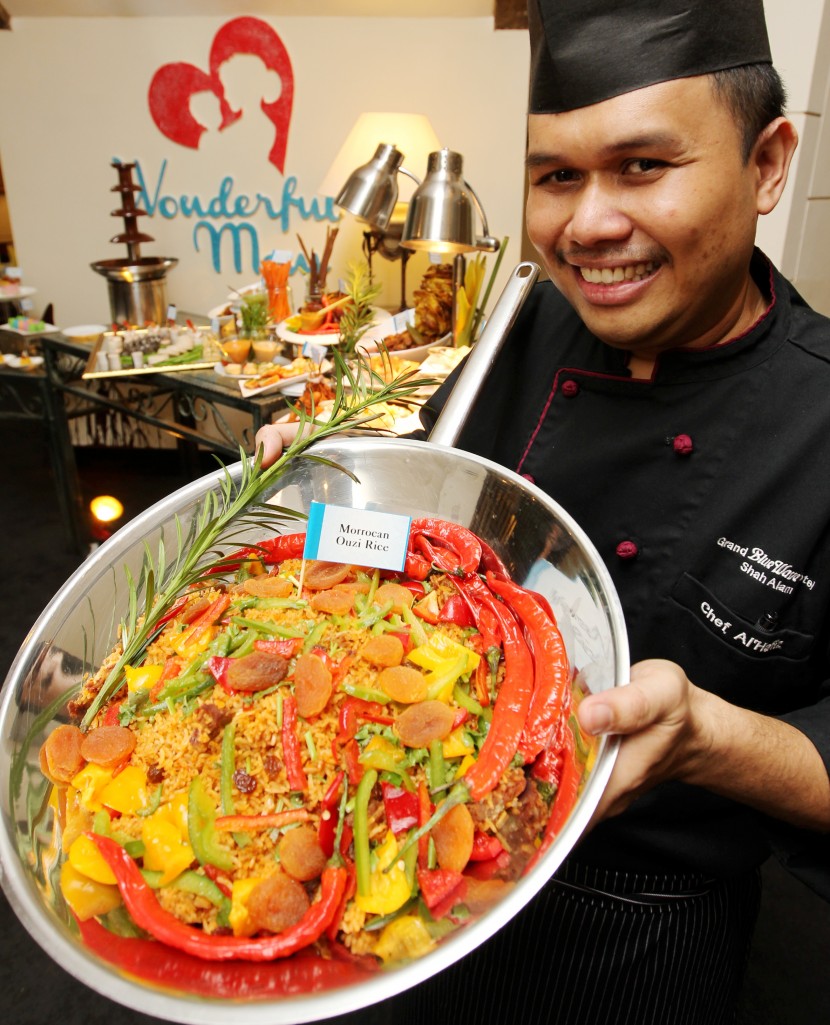 Wokful Chef Hafiz with the Moroccan Ouzi Rice, a special treat for Mother’s Day.