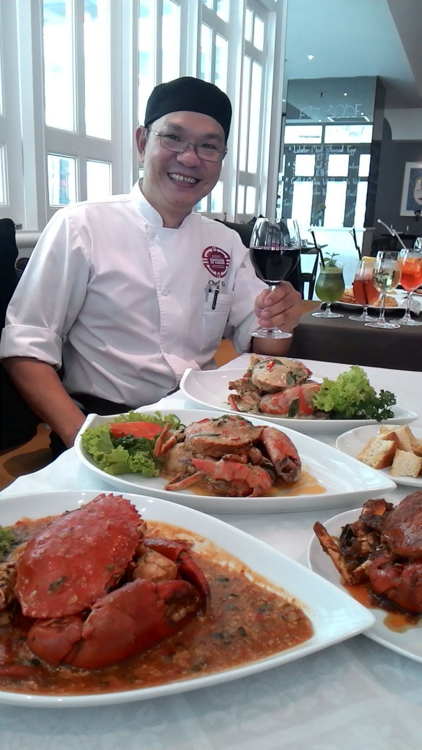 Episode Chef de Cuisine Soon Yu Kong with four of the 10 crab dishes available at the restaurant. 