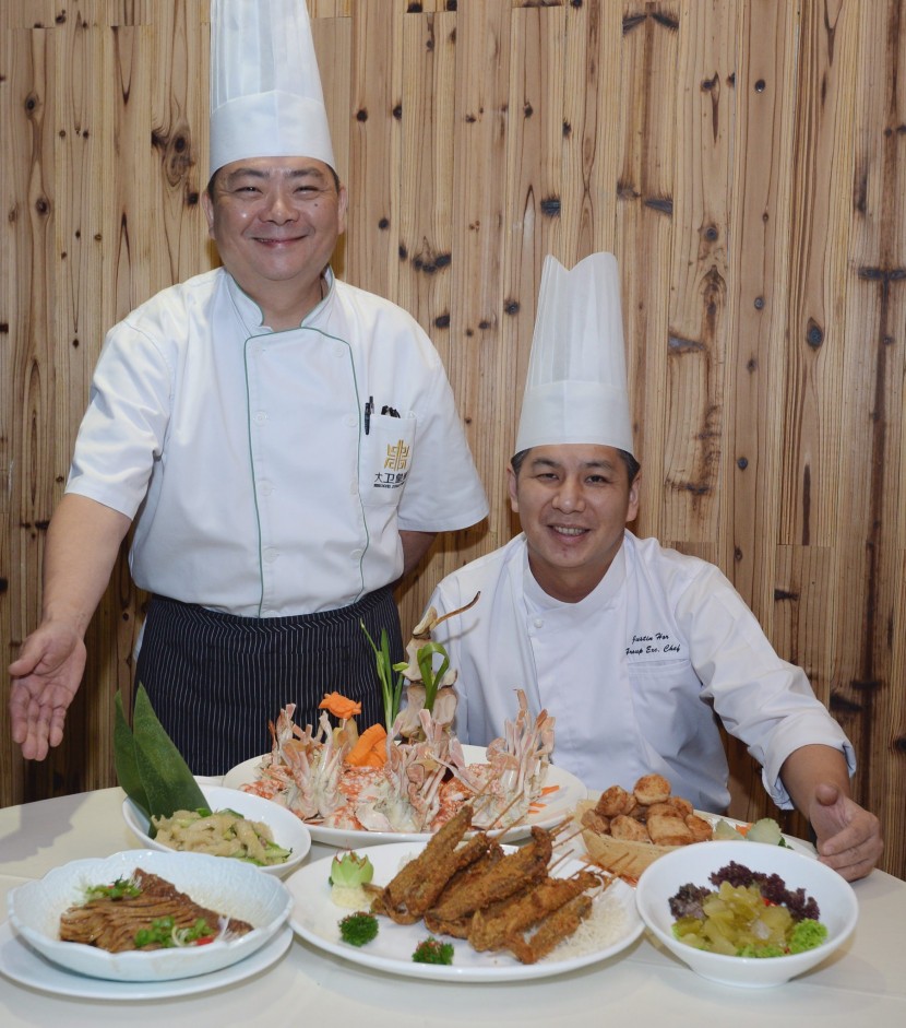 Chef Lui from Guangzhou, China anf chef Justin Hor of the Oriental Group of Restaurant will presentIng Teohchew cuisine favourite at Noble Mansion Restaurant,PJ.