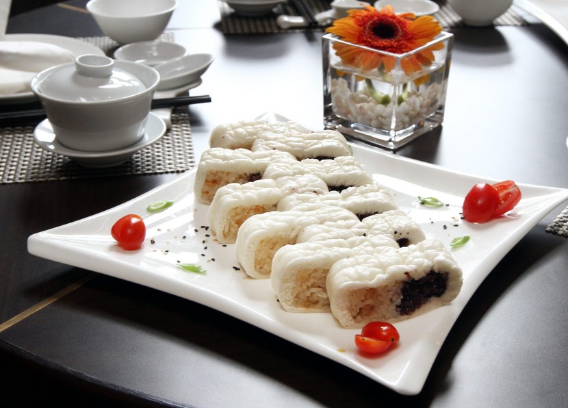 The ‘Yuan Yang’ Glutinous Rice Dumpling is best eaten while it is still warm.