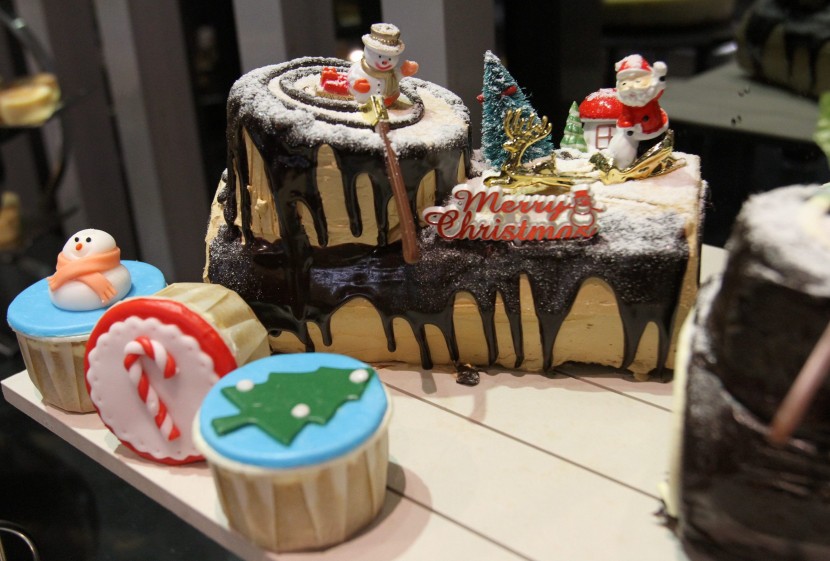 The cute Christmas decorations took the cake (no pun intended) in terms of presentation.