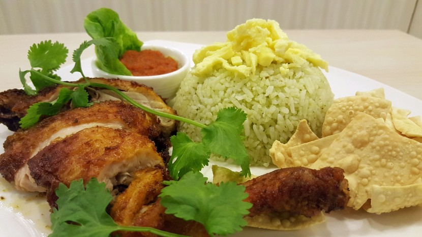 MACE Wholeleg Chicken With Pandan Herb Rice is a tasty and fragrant rice dish that is popular with customers. 