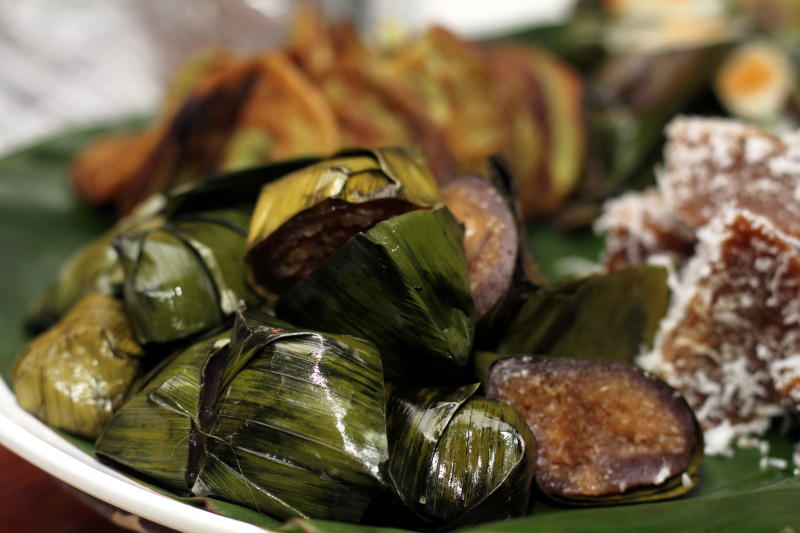 Desserts include an assortment of traditional Malay kuih like Kuih Koci.