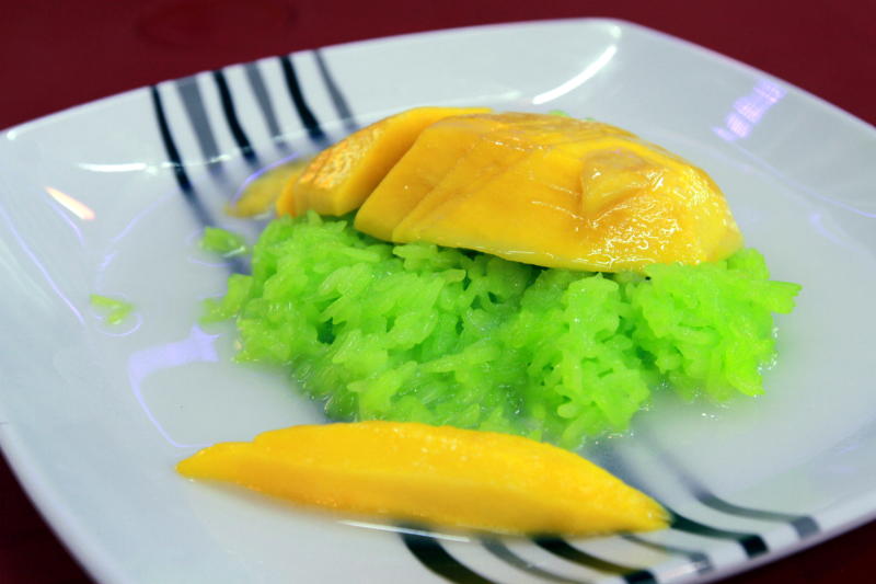Make sure to get the Pulut Mangga (Mango with Sticky Pandan Rice) for dessert.