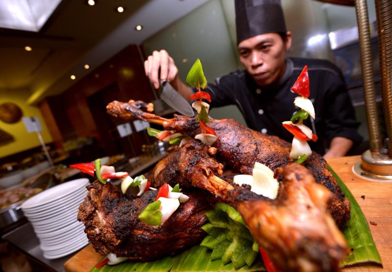 No buka puasa would be complete, without spit-roasted lamb, served with Briyani Pak Arab on the side at Soi 23.