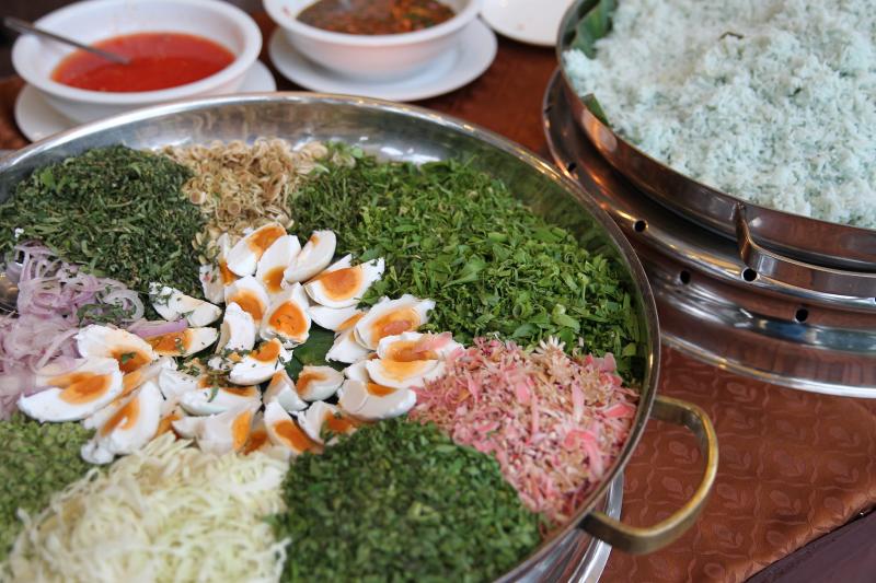 The Nasi Kerabu Ulam Setaman is ideal for those who want a healthier option.