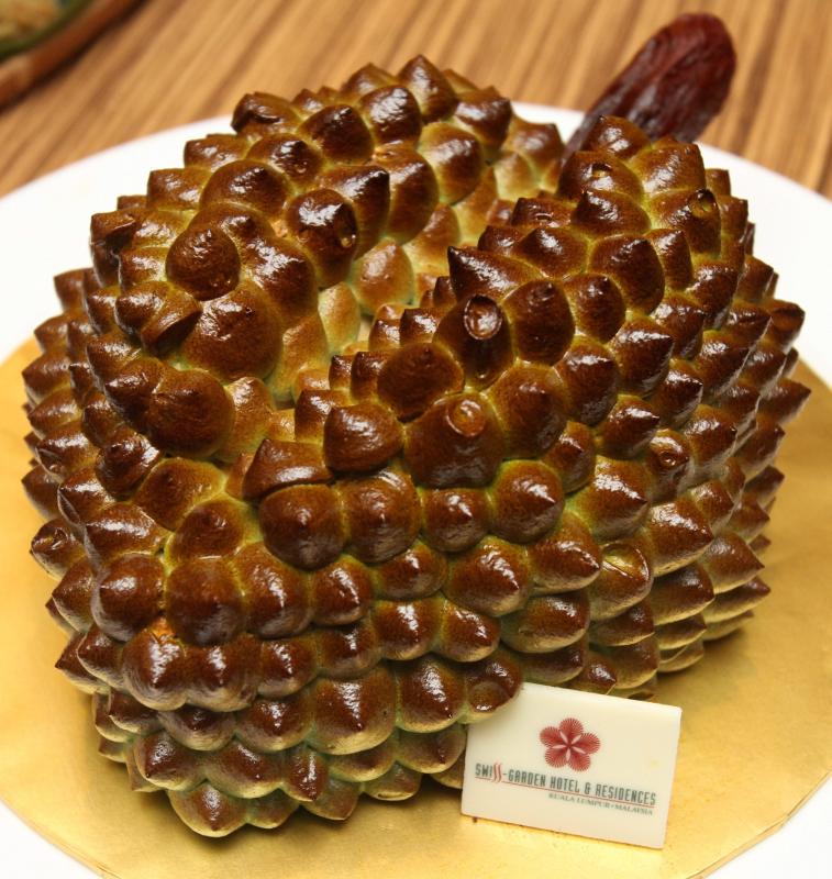 The durian cake is a winner in terms of presentation. Pretty to look at and yummy to eat.