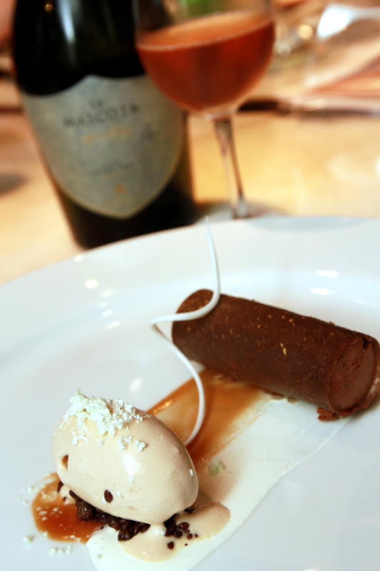 La Mascota Sparkling was paired beautifully with the espresso mousse, caramel ice cream, cocoa pops and yoghurt foam.